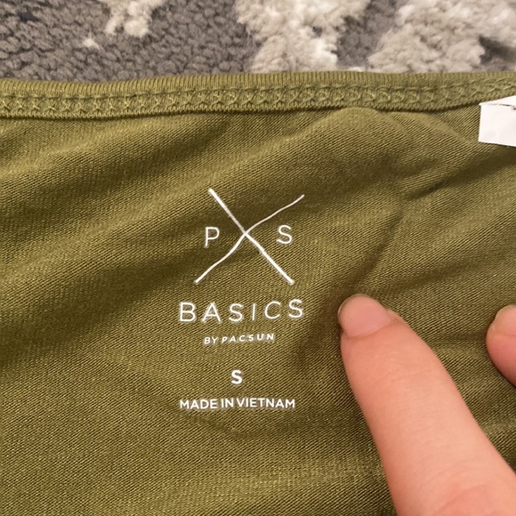 Pacsun Basics cropped low-cut v neckline - Picture 2 of 4